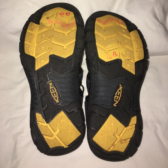 Keen Newport Sandals. Blue. Kids/woman’s size 5 - Picture 2 of 4